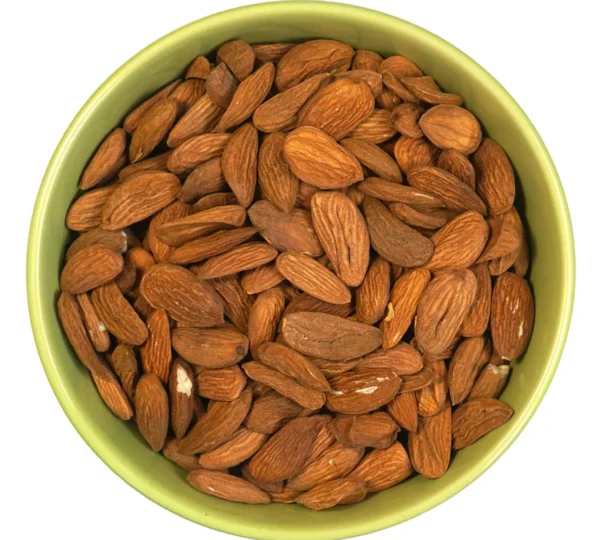 Чим відрізняється сирий та смажений мигдаль