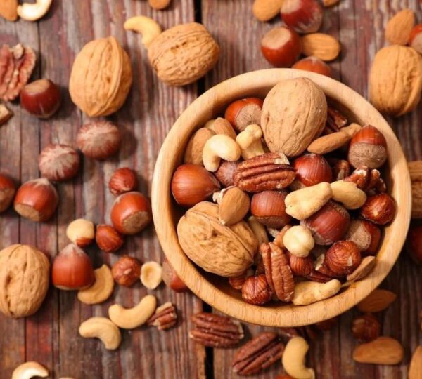 Які горіхи можуть викликати дискомфорт за надмірного споживання